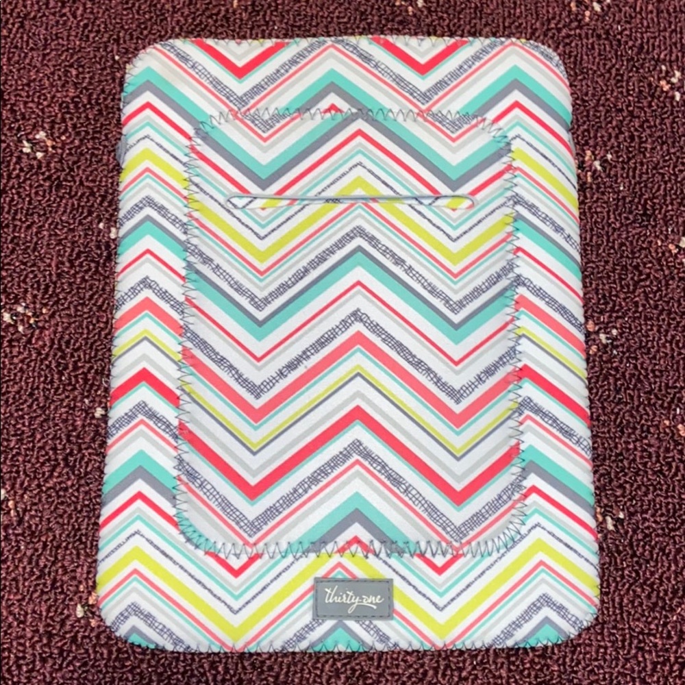 31 IPad/Tech Case - Picture 2 of 2